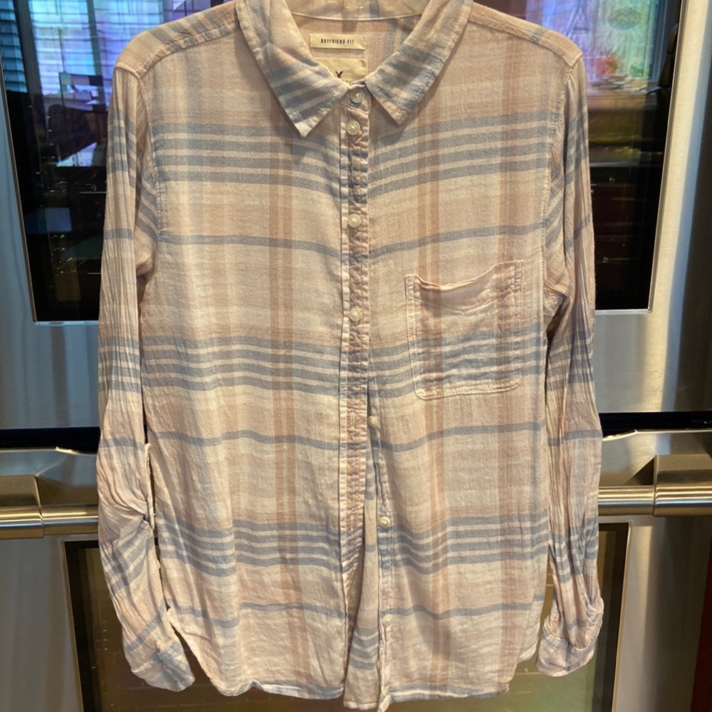 American eagle boyfriend fit pale pink blue plaid button down shirt size small